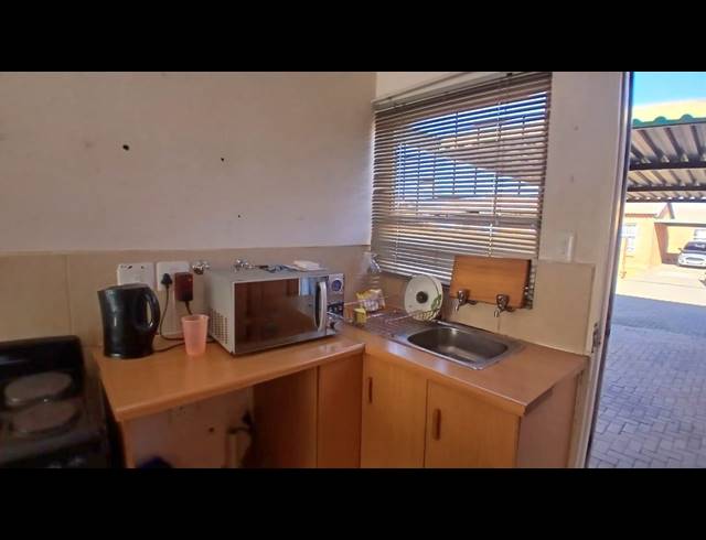 2 BEDROOM SECTIONAL TITLE FOR SALE IN FINSBURY